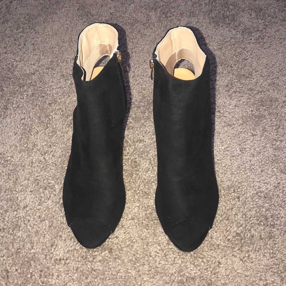 Brand New Black 4’ Suede Heels